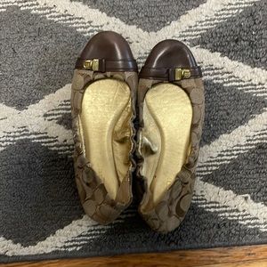 Size 7 women’s flats